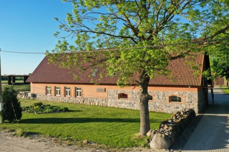 08 tallimaja